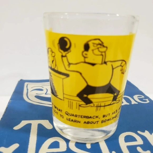 Vtg The Jesters Set of 4 Shot  Glasses. - Picture 5 of 10